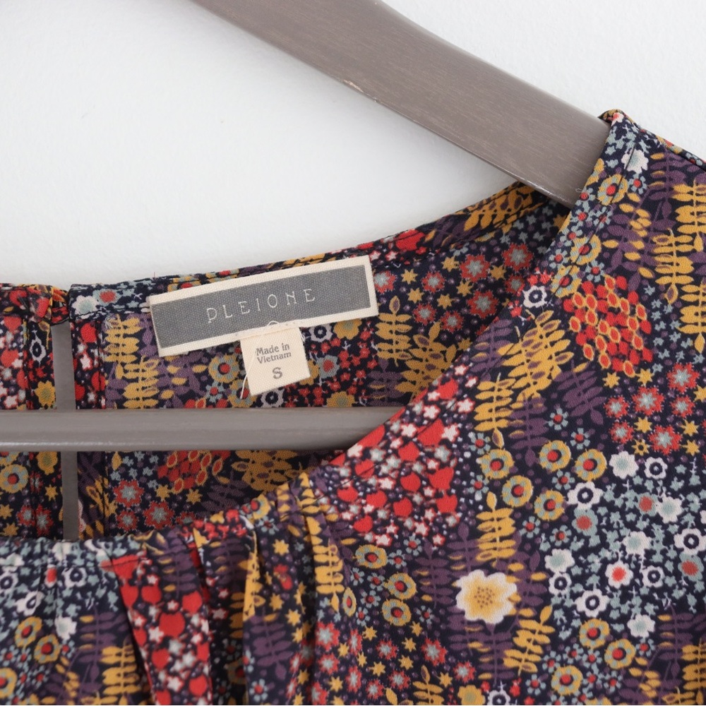 Ditsy floral ruffle sleeve blouse in warm autumn colors - Picture 7 of 8